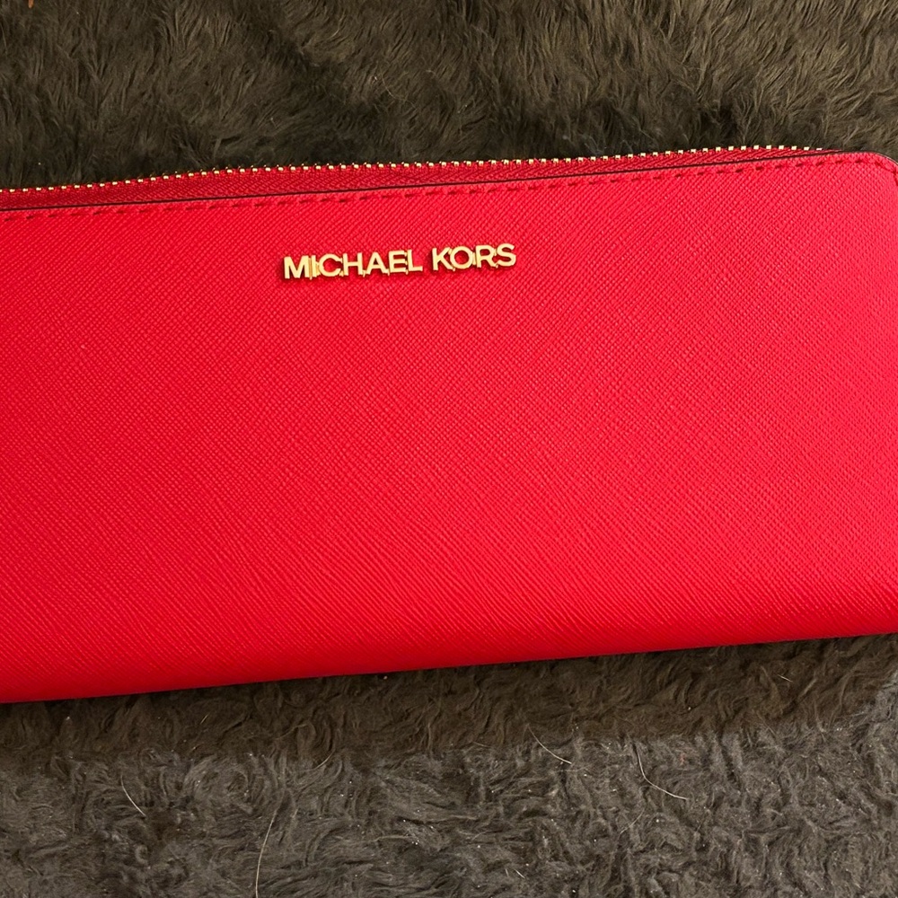 Michael Kors Jet Set Travel Large Saffiano Leather Quarter-Zip Wallet
